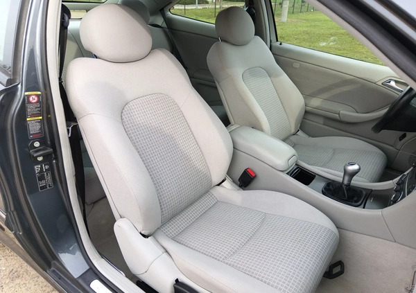 Mercedes-Benz Klasa C cena 17900 przebieg: 236000, rok produkcji 2004 z Sośnicowice małe 596